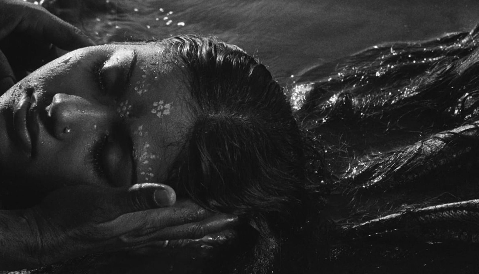 A river called Titas (Titas Ekti Nadir Naam)